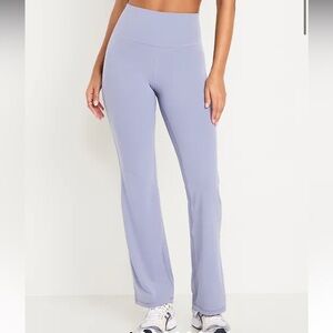 NWT Old Navy Lavender High-Waisted StudioSmooth Flare Leggings - Petite